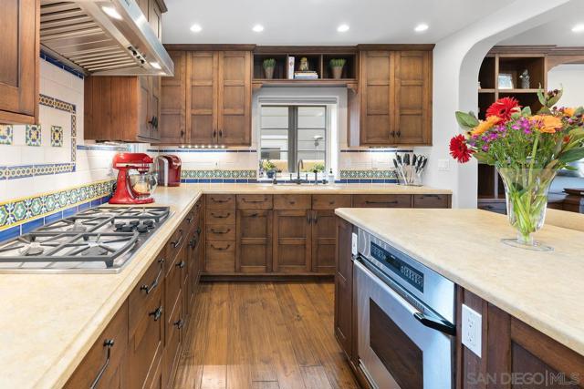 7344 Olivetas Ave, La Jolla CA: https://media.crmls.org/mediaz/fd52bd0b-bc80-42b3-9051-28960f9bb205.jpg