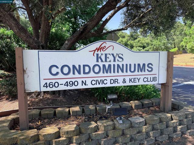 480 N Civic Dr, Walnut Creek CA: https://media.crmls.org/mediaz/fd52c1cb-c38f-4817-8783-a83c6b959ae8.jpg