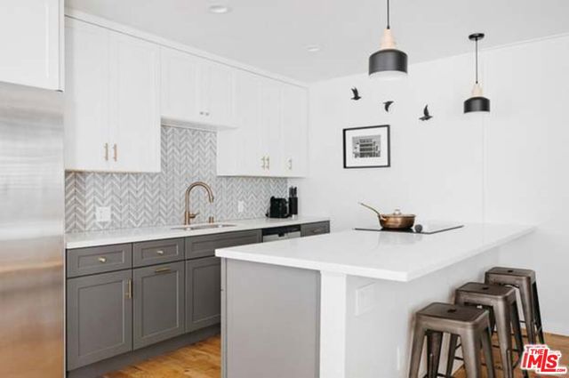 960 LARRABEE Street, 111 photo 3