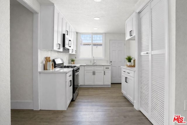 891 E 6th Street, Pomona CA: https://media.crmls.org/mediaz/fd54b37b-edfd-4f9b-a8c4-60e9c9c2ee58.jpg