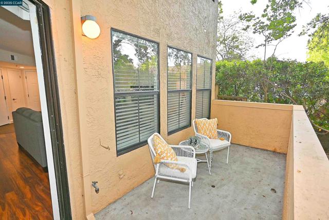 3279 Mt Diablo Court, Lafayette CA: https://media.crmls.org/mediaz/fd54caa6-cd6d-4494-8606-ef60d89564ca.jpg