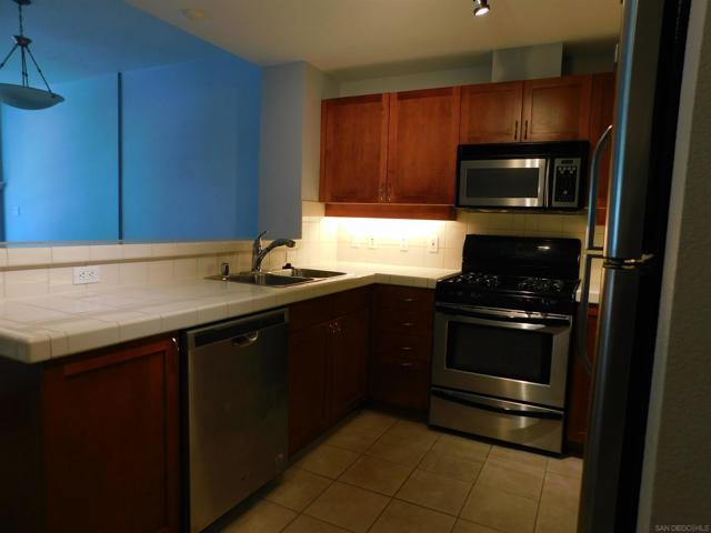 1240 India St, San Diego CA: https://media.crmls.org/mediaz/fd54d9c9-8f79-4325-aaa2-bfa960467061.jpg