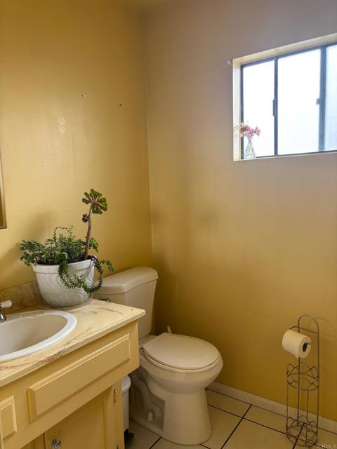 Detail Gallery Image 4 of 21 For 3522 Fairlomas Dr, National City,  CA 91950 - 3 Beds | 2/5 Baths
