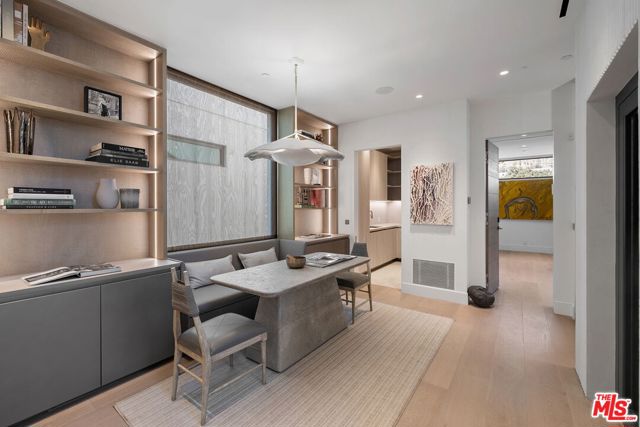 938 -940 Palisades Beach Road, Santa Monica CA: https://media.crmls.org/mediaz/fd5557f8-2786-4dc6-a00e-cbf938dcf43d.jpg