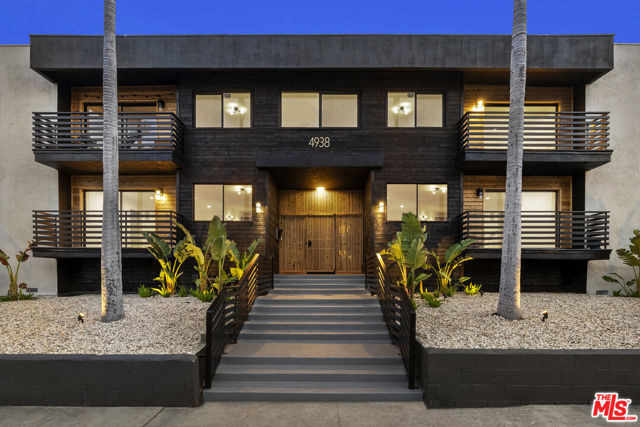 4938 Rosewood Avenue, Los Angeles CA: https://media.crmls.org/mediaz/fd556f25-4646-403e-9b35-0f547fe48db4.jpg