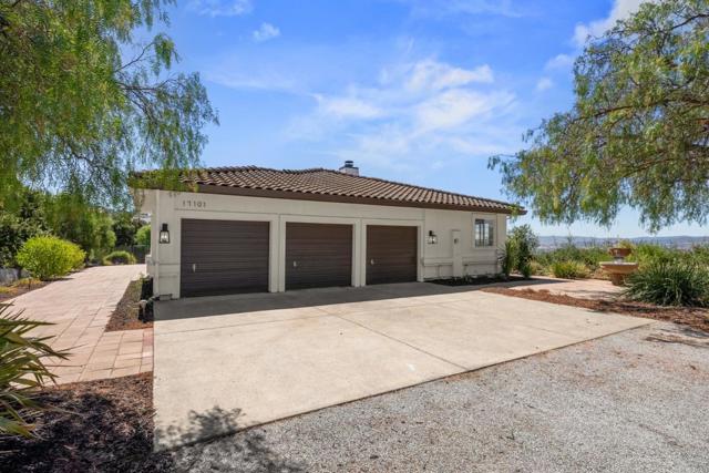 17101 Kruse Ranch Lane, Morgan Hill CA: https://media.crmls.org/mediaz/fd559ecd-434e-4dfe-bd43-15a04b7f1dea.jpg