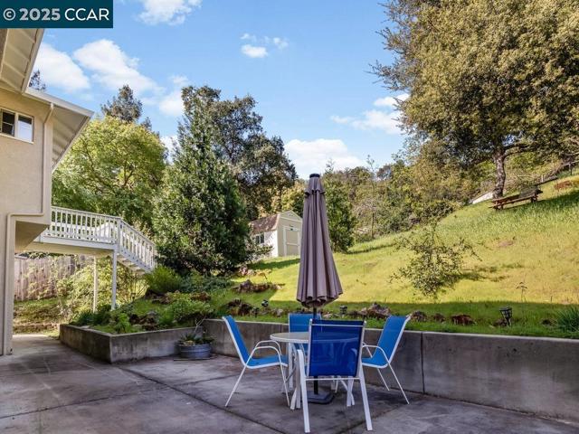 4430 Canyon Way, Martinez CA: https://media.crmls.org/mediaz/fd562b44-f1ed-4539-a66b-b408a69971ea.jpg