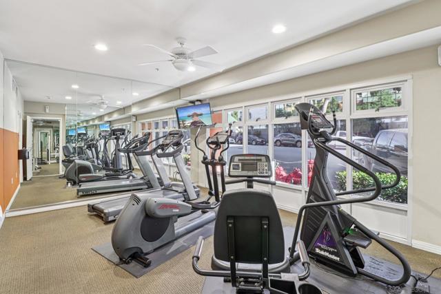 1501 India St, San Diego CA: https://media.crmls.org/mediaz/fd56fb19-13ef-403b-9caf-d869a9e93f41.jpg