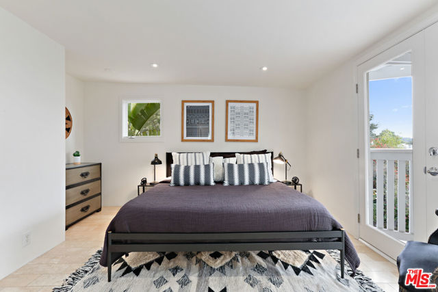 6240 Mulholland Highway, Los Angeles CA: https://media.crmls.org/mediaz/fd576185-f451-42af-a9b6-11a89dacc40a.jpg