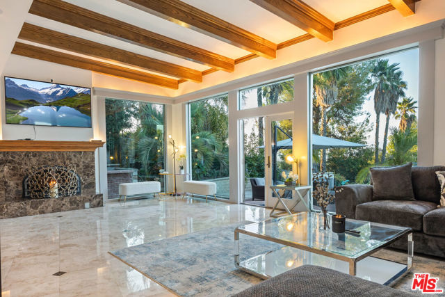 2357 Knob Hill Drive, Riverside CA: https://media.crmls.org/mediaz/fd5762e7-831c-4221-a1a7-77eff46d2650.jpg