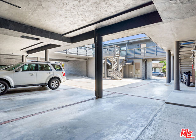 1105 N Coast Highway, Laguna Beach CA: https://media.crmls.org/mediaz/fd57ea54-bf3d-46ac-82f7-2b2013ed2373.jpg
