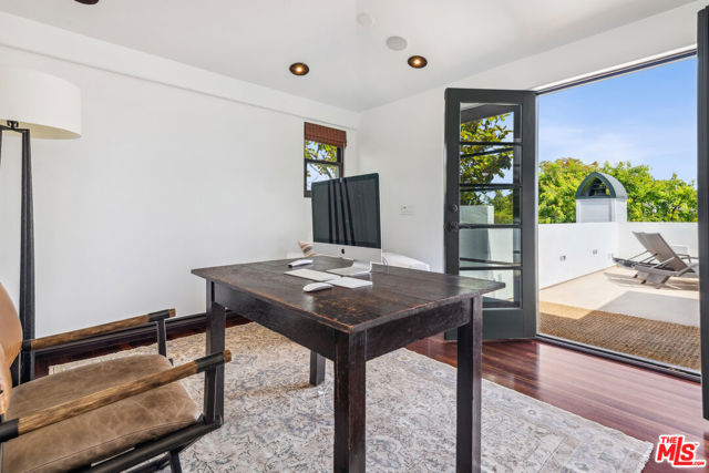 26799 Pacific Coast Highway, Malibu CA: https://media.crmls.org/mediaz/fd58147e-d641-4c00-9dca-c1cc820864bd.jpg