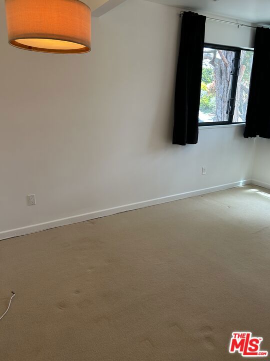 2917 Urban Avenue, Santa Monica CA: https://media.crmls.org/mediaz/fd581e85-718e-4303-967b-abeb428dc0b3.jpg