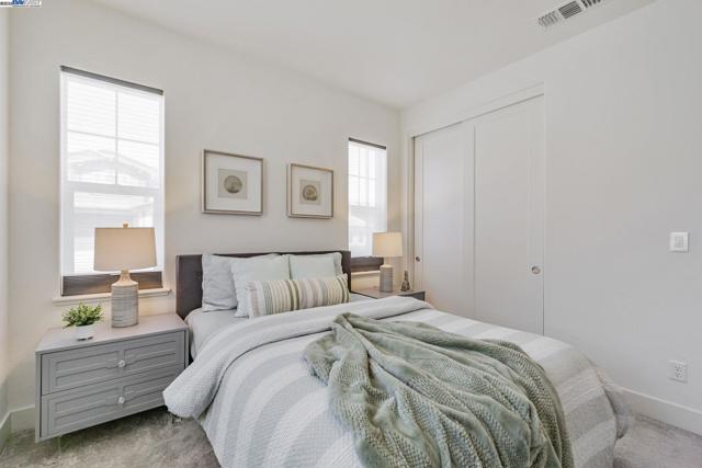 2002 Davoli Ct, San Ramon CA: https://media.crmls.org/mediaz/fd58d933-dd78-4e91-8eee-7f1b55b0e8b7.jpg