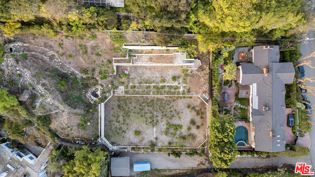 https://media.crmls.org/mediaz/fd590ef0-c8b0-4421-9b8b-6c8a7dc773f1.jpg?preset=X-Large