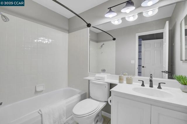 115 Shadewell Dr, Danville CA: https://media.crmls.org/mediaz/fd592b6c-3688-4e4f-ba3c-760318a7ff5f.jpg