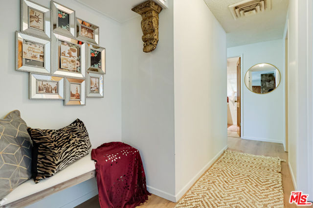 7951 Glenties Lane, Sunland CA: https://media.crmls.org/mediaz/fd593020-16d4-47fb-b44b-55cf8d707ff8.jpg