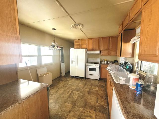 136 Coyote, Cathedral City CA: https://media.crmls.org/mediaz/fd598f87-8e04-4ab5-a20b-d086ebe48c43.jpg