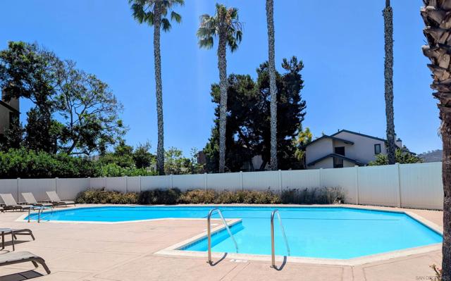8312 Via Sonoma, La Jolla CA: https://media.crmls.org/mediaz/fd5992d5-17fb-4852-b85b-42ce9b3f150b.jpg