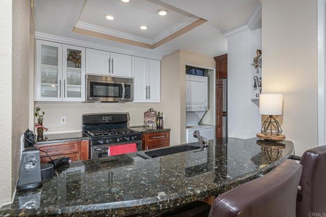 Detail Gallery Image 5 of 36 For 2946 Alanwood Ct, Spring Valley,  CA 91978 - 2 Beds | 2 Baths