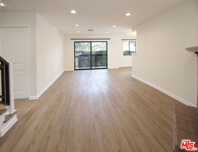 13021 Moorpark Street, Studio City CA: https://media.crmls.org/mediaz/fd59ca72-2baa-4967-833a-7fc2000d4d37.jpg