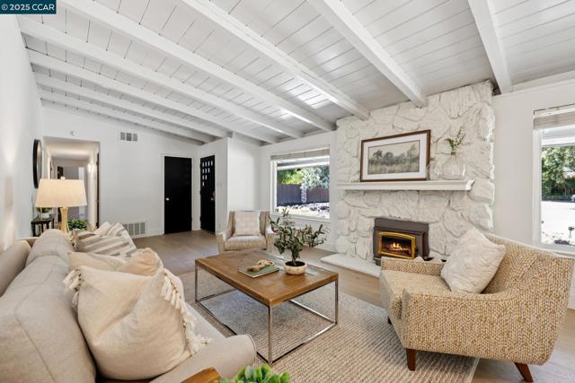 12 La Sonoma Ct, Alamo CA: https://media.crmls.org/mediaz/fd5a0cf5-42d9-438d-b682-c6526a87492a.jpg
