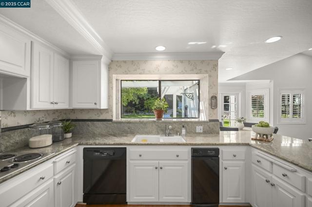 2145 Deer Oak Way, Danville CA: https://media.crmls.org/mediaz/fd5a2f44-996e-410a-86eb-9b79b8a78e80.jpg