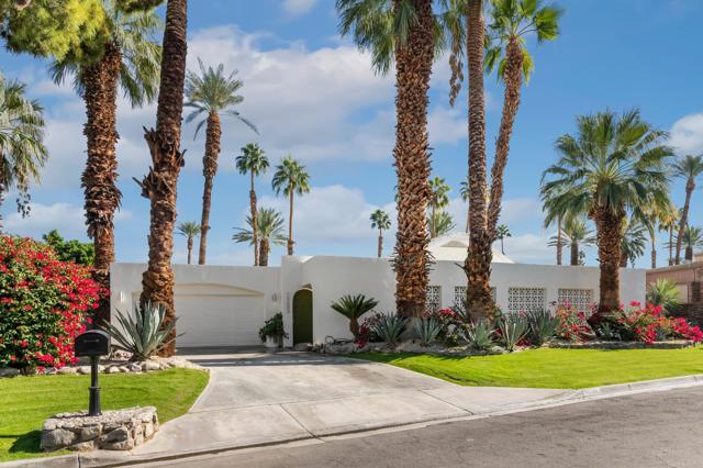 75493 Stardust Lane, Indian Wells CA: https://media.crmls.org/mediaz/fd5a3c3b-e3fe-4ada-b2b4-bfc3fa897237.jpg