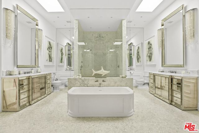 1457 Blue Jay Way, Los Angeles CA: https://media.crmls.org/mediaz/fd5a474a-b240-4101-81c9-30033f9cfc06.jpg