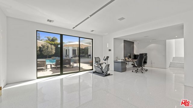 16032 VALLEY VISTA Boulevard, Encino CA: https://media.crmls.org/mediaz/fd5a5630-a49a-4334-9371-cea30cdae7e7.jpg