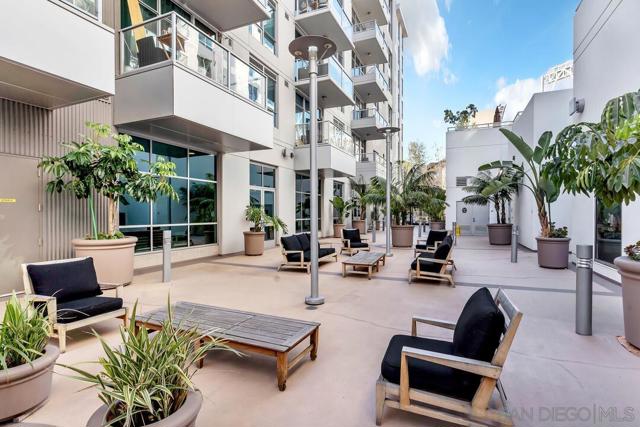 206 Park Blvd, San Diego, California 92101, 1 Bedroom Bedrooms, ,1 BathroomBathrooms,Condominium,For Sale,Park Blvd,240020760SD