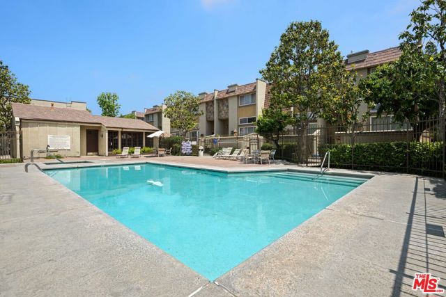21901 Lassen Street, Chatsworth CA: https://media.crmls.org/mediaz/fd5af828-c04d-4729-95b7-c025896ee691.jpg