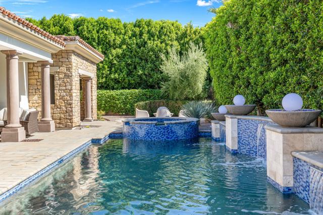 17 Emerald Court, Rancho Mirage CA: https://media.crmls.org/mediaz/fd5b11dd-7e0b-462a-9df5-d44ed0d0741f.jpg