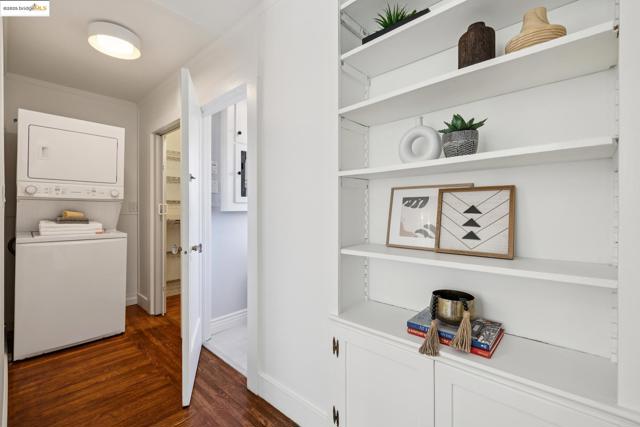 1642 10Th St, Berkeley CA: https://media.crmls.org/mediaz/fd5b5af6-2eb0-4ba3-9415-3437515ce418.jpg