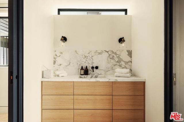 2205 Ocean Front Walk, Venice CA: https://media.crmls.org/mediaz/fd5b8c5c-a088-4f4f-a390-4d6701d1d637.jpg