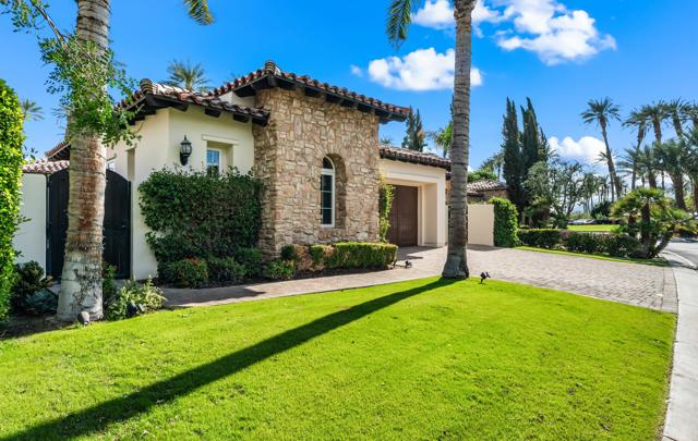 56738 Palms Dr Drive, La Quinta CA: https://media.crmls.org/mediaz/fd5b9f6e-8650-4451-b76b-4a7686fe0ac8.jpg