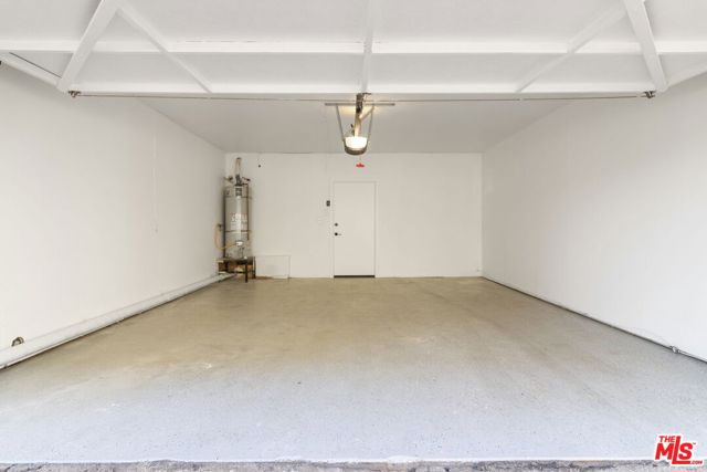 7550 Zombar Avenue, Van Nuys CA: https://media.crmls.org/mediaz/fd5c4945-9336-4ffc-a33f-e5d97ee171a6.jpg