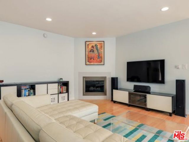 8340 MANITOBA Street, 8 photo 3