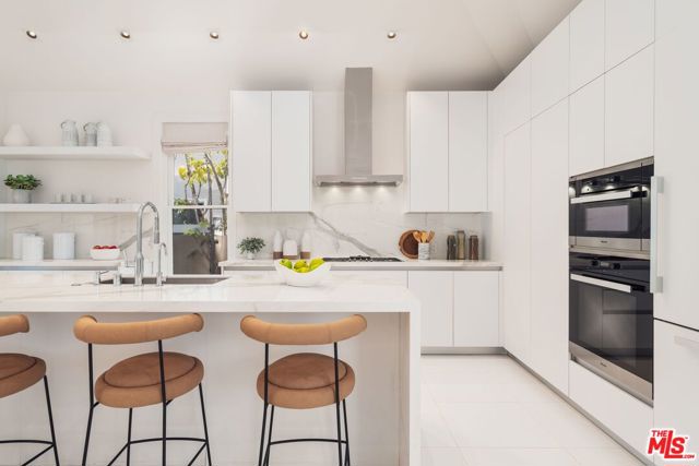 1012 2nd Street, Santa Monica CA: https://media.crmls.org/mediaz/fd5c902d-e642-48b6-8079-5031aafcd694.jpg