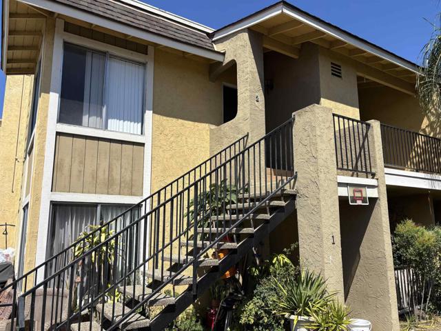 Detail Gallery Image 2 of 14 For 1037 E. Washington Ave #2,  Escondido,  CA 92025 - 3 Beds | 2 Baths