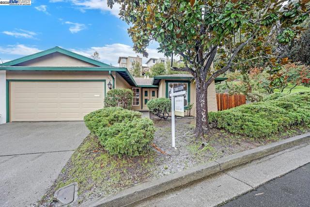 1036 Parkside Dr, Richmond CA: https://media.crmls.org/mediaz/fd5d2800-280f-4683-930c-9193319e6cb0.jpg