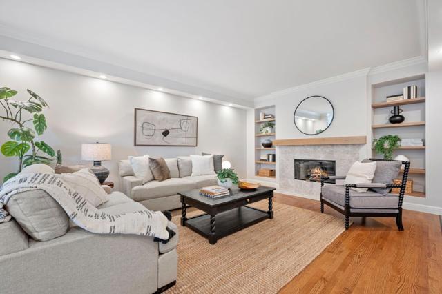 107 Knockash, San Francisco CA: https://media.crmls.org/mediaz/fd5d65de-11ea-40bd-a702-8b754d7d8f5f.jpg
