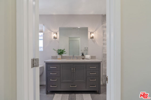 10037 Sunnybrae Avenue, Chatsworth CA: https://media.crmls.org/mediaz/fd5dc1c6-a93e-4ed0-8013-bc269d468da0.jpg