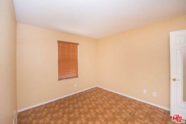 Image 18 of 25 For 11372 Bridgeway Court