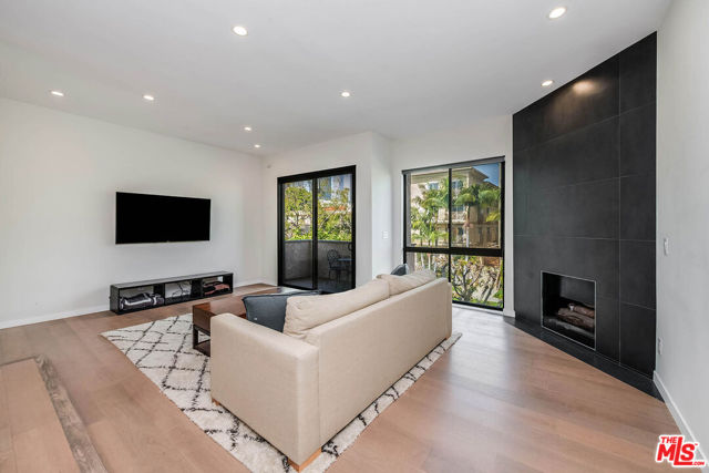 2307 Fox Hills Drive, Los Angeles CA: https://media.crmls.org/mediaz/fd5ddcc7-b093-443b-b53f-6aeebeb2d270.jpg