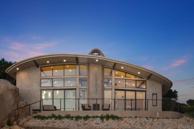 10027 Tall Oak Drive, Escondido CA: https://media.crmls.org/mediaz/fd5de9f6-6b60-4e42-82f9-14d699e86fdb.jpg