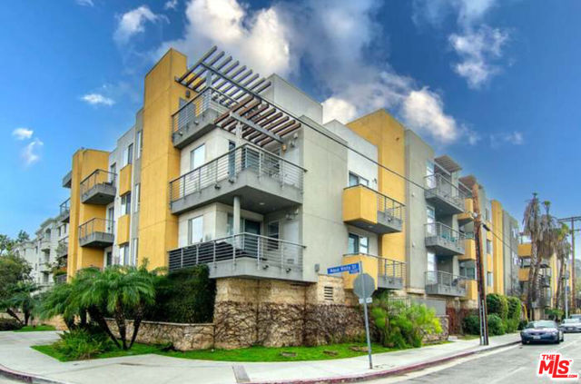 4180 Fair Avenue, Studio City CA: https://media.crmls.org/mediaz/fd5def17-cbae-4c8f-a9af-1def14c028b9.jpg