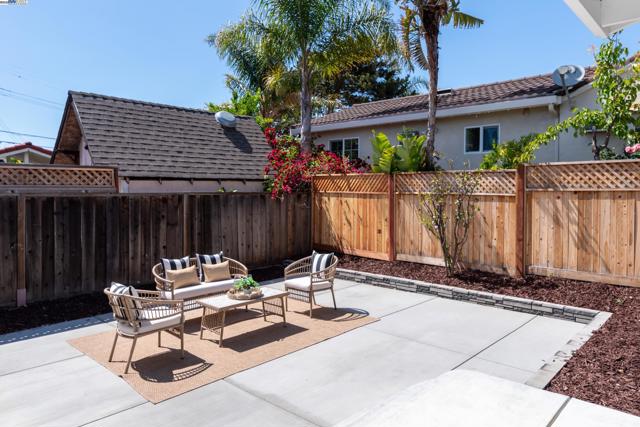 401 Emerson St, Fremont CA: https://media.crmls.org/mediaz/fd5e92da-2279-4814-809f-c87c93cf3d5b.jpg