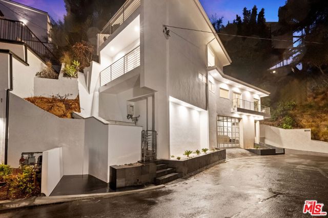 3111 Belden Drive, Los Angeles CA: https://media.crmls.org/mediaz/fd5eb167-474d-4ac4-8361-99d70d128d25.jpg