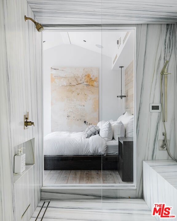 2532 Canyon Oak Dr, Los Angeles CA: https://media.crmls.org/mediaz/fd5f56b3-aabc-4d61-ac2a-29ed70b28127.jpg